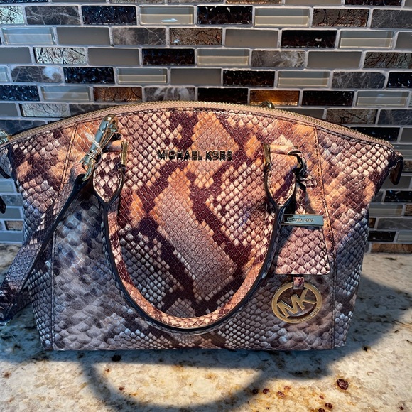 Michael Kors Handbags - Michael Kors bag